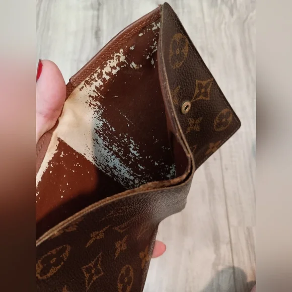 LOUIS VUITTON French Kisslock Wallet | Monogram - Picture 10 of 14